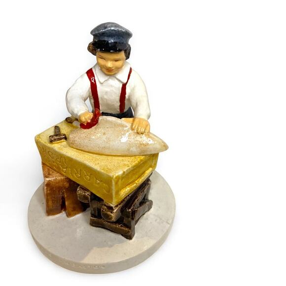 1990 Sebastian Miniatures Figurine Sailing Days 3.75 Inch Numbered - Picture 3 of 8
